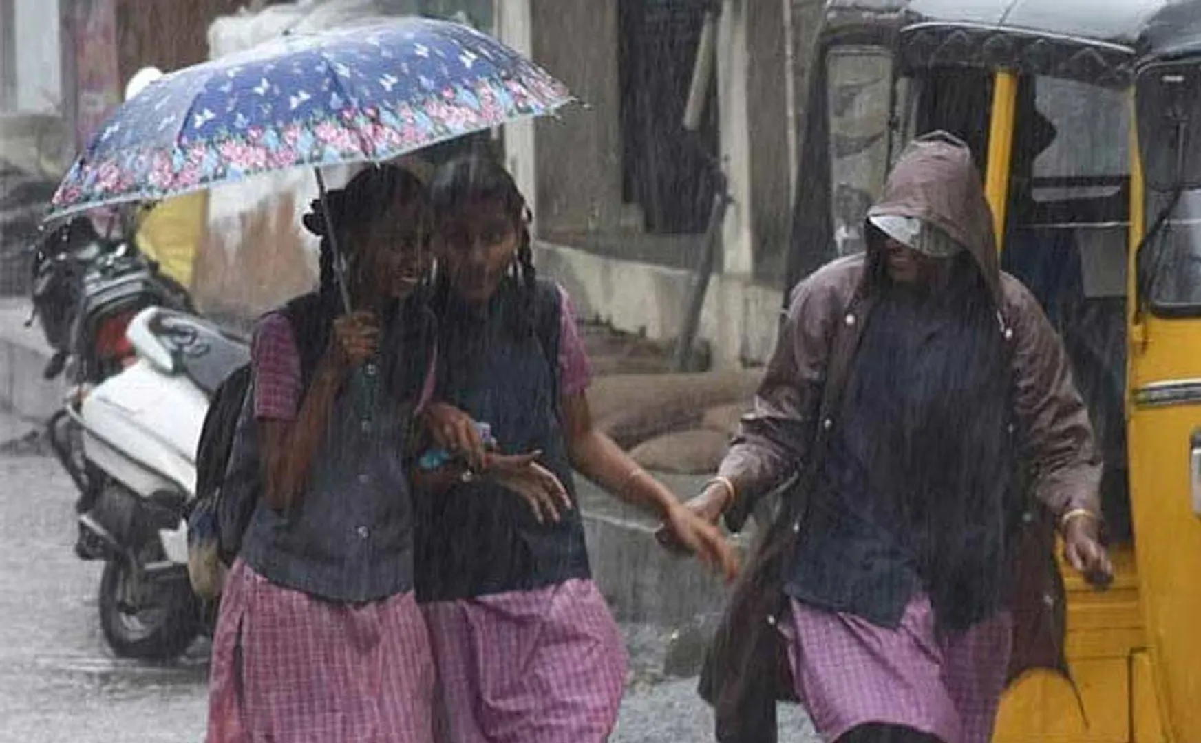 Continuous heavy rain Holiday notification for schools and colleges